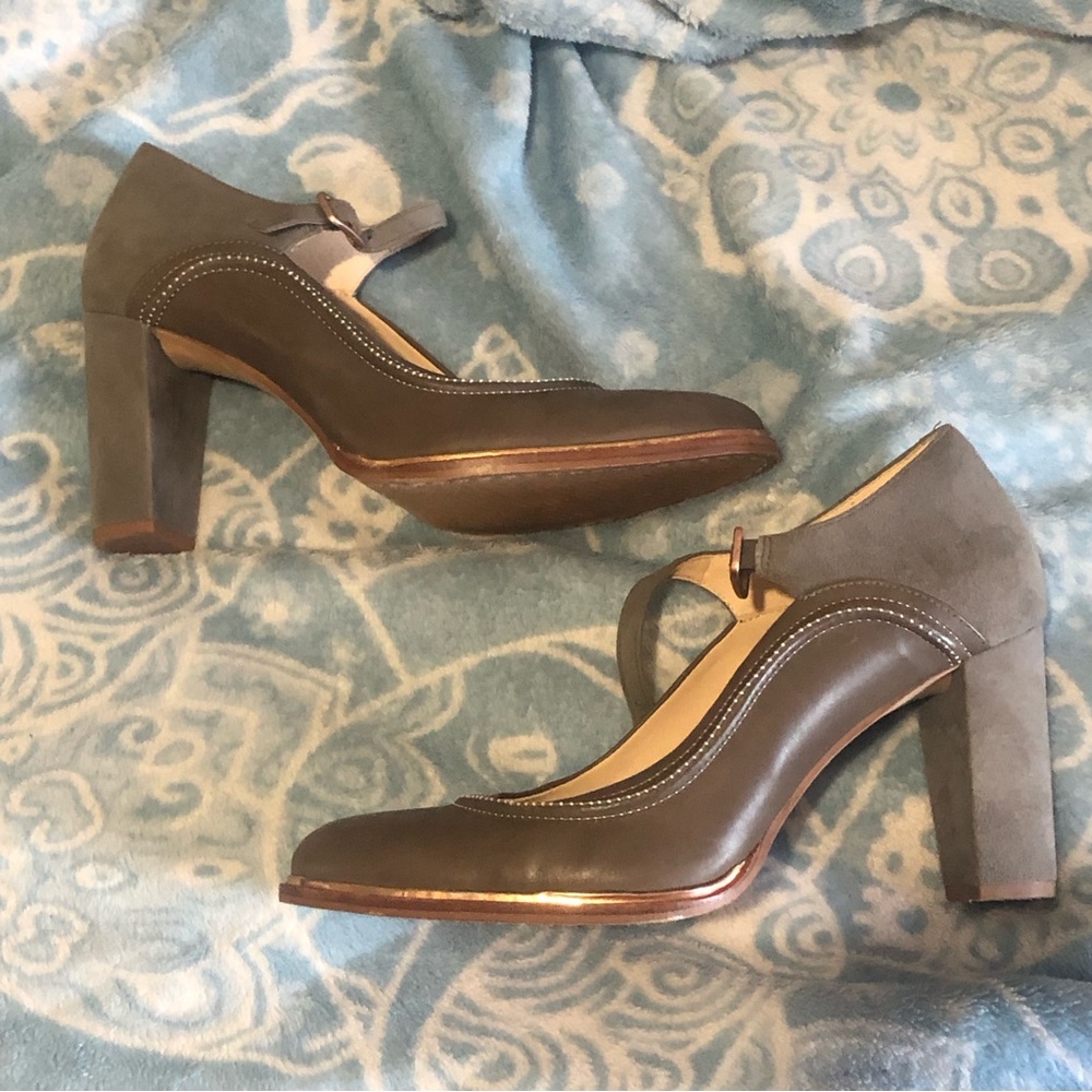 Gray Clark’s Heels size 9 10 suede Grey pumps 9.5